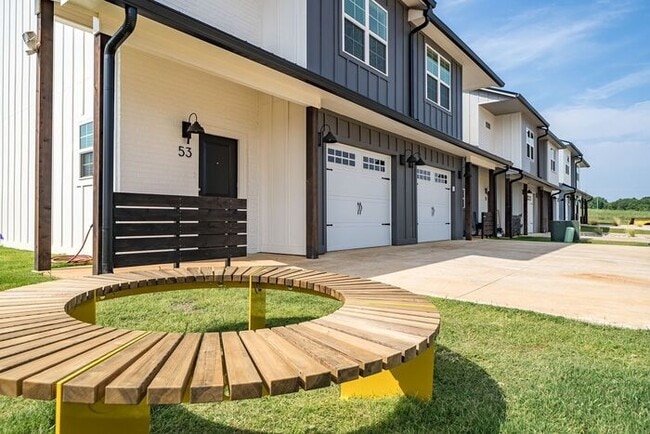 Building Photo - Sign a Lease By the End of July and Receive One Month of FREE Rent! Luxury 3 Bedroom 2.5 Bath Tow...