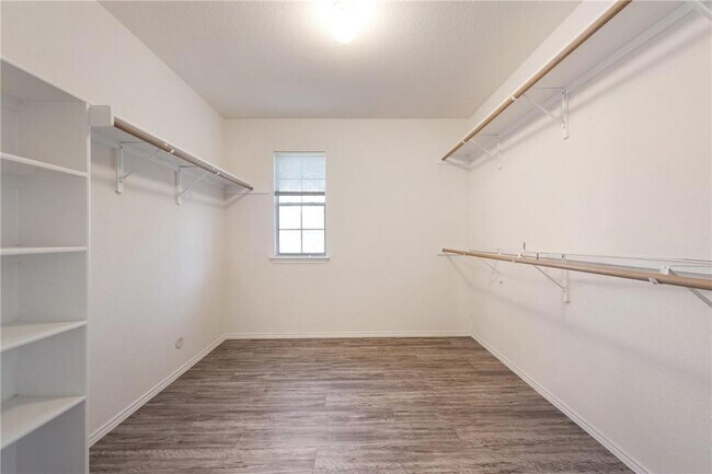 Building Photo - 102 Presidio Dr