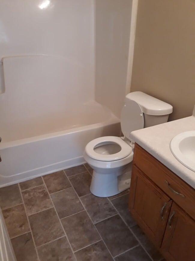 Building Photo - $1,400.00 Per Month Townhome For Rent! Move In Ready Spacious 2 Bedroom Conveniently Located!!!