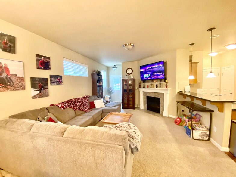 Building Photo - 4424 Edgewater Blvd NE