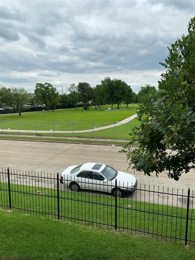 Building Photo - 12500 Sandpiper Dr