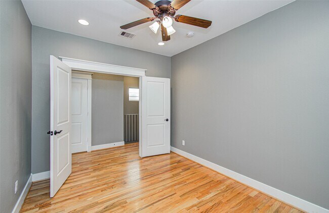 Building Photo - 1034 Dunbar St