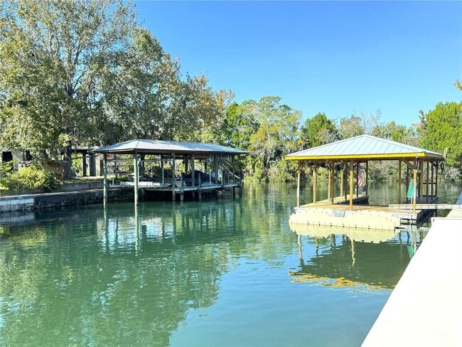 Building Photo - 1004 SE 5th Ave