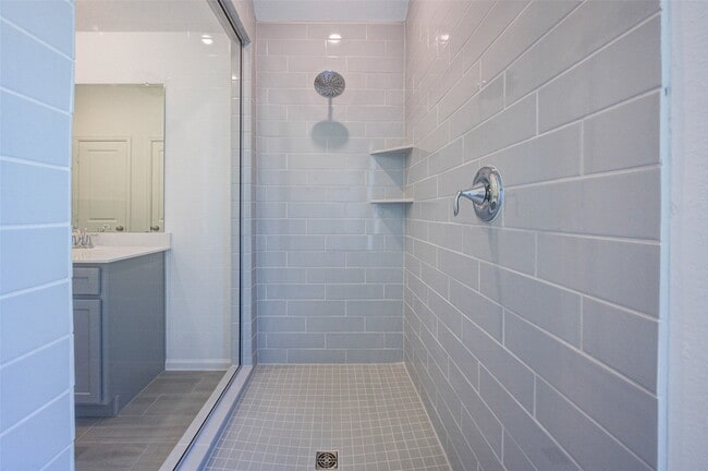 Building Photo - 609 Royal Arch Dr