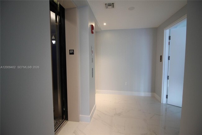Building Photo - 5000 Island Estates Dr
