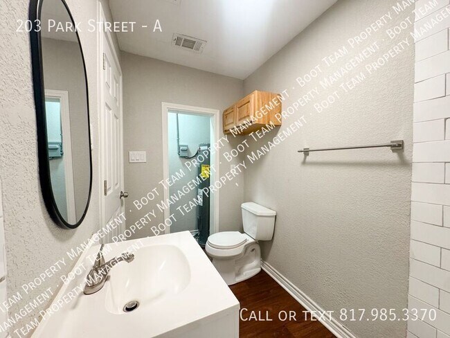 Building Photo - 203 Park St