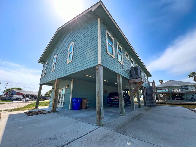 Building Photo - 4037 Summit Dr