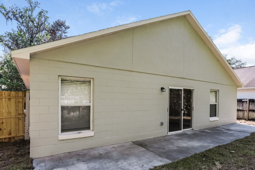 Building Photo - 130 Kinney Ct