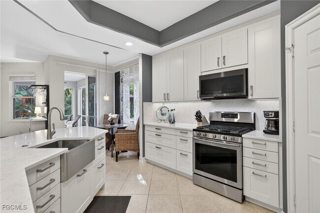 Building Photo - 2001 Tarpon Bay Dr N