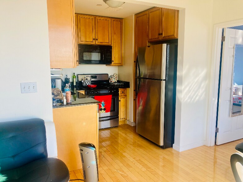 Building Photo - 93 Wyckoff Ave