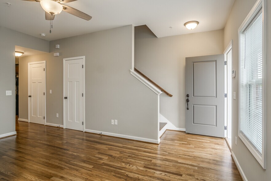 Building Photo - 131 Edgington Dr