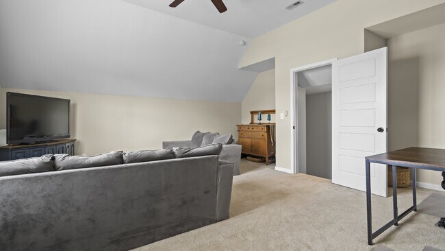 Building Photo - Towne Pointe