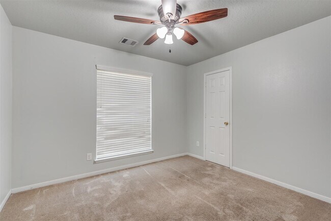 Building Photo - 18823 Elm Square Ct