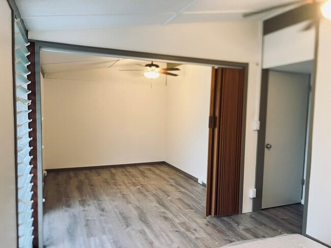 Building Photo - 350 Ulupaina St
