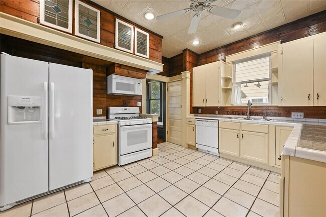 Building Photo - 5112 Caswell Ave