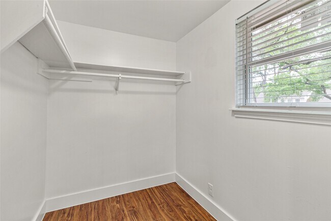 Building Photo - 9639 Springview Ln