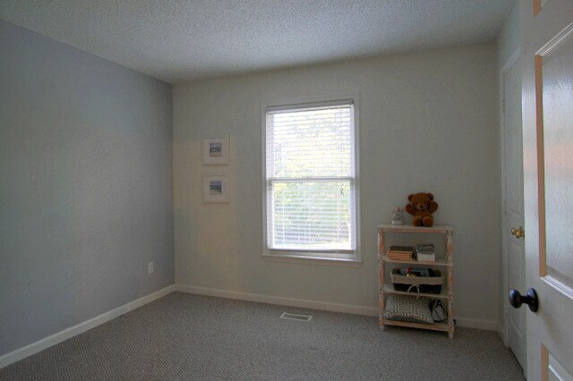 Building Photo - Stunning, Modern 2 Bed, 2 Bath with Office in Woodcroft!