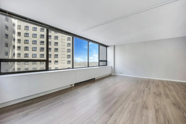 Building Photo - 2800 N Lake Shore Dr