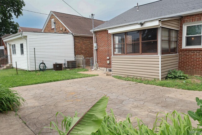 Building Photo - 6406 Woodbine Ct