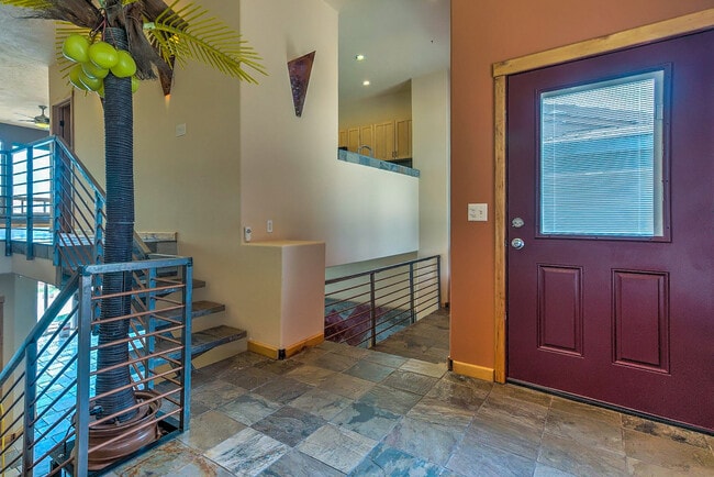 Building Photo - Gorgeous, Custom 4 bed, 3 bath Pet-Friendl...