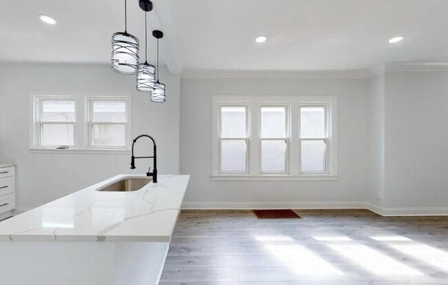 Building Photo - 1008 Drackert St