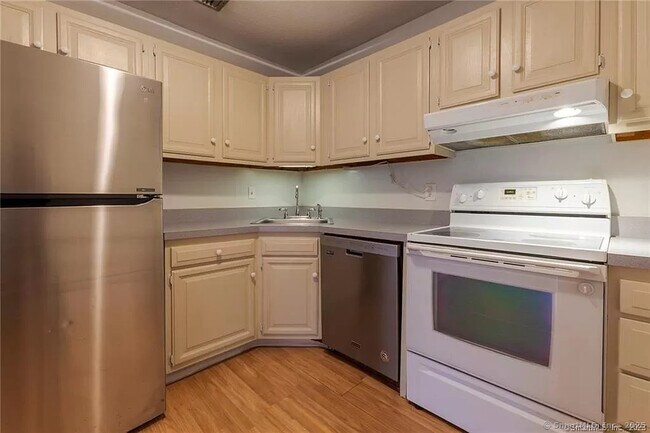 Building Photo - 612 Twin Circle Dr