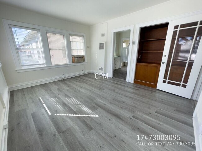 Building Photo - 803 Lindaraxa Park N