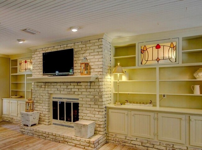 Building Photo - Executive Lakefront Retreat with Private P...