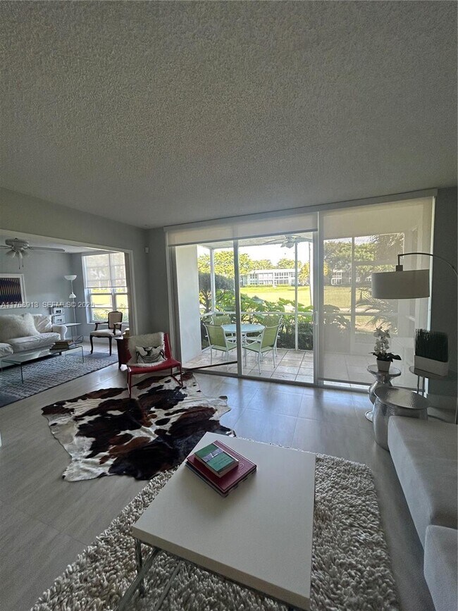 Building Photo - 4017 N Cypress Dr