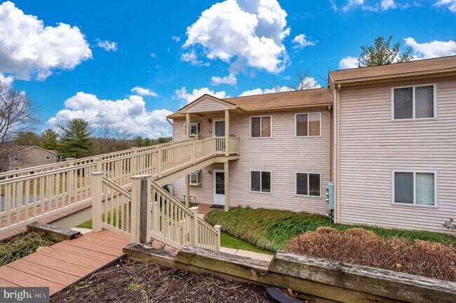 Building Photo - 10247 Redtail Ct