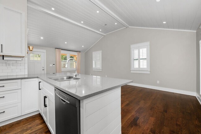 Building Photo - 2600 Aspen Dr