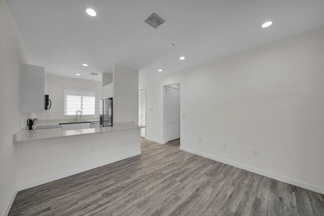 Building Photo - 4502 Orchid Blvd