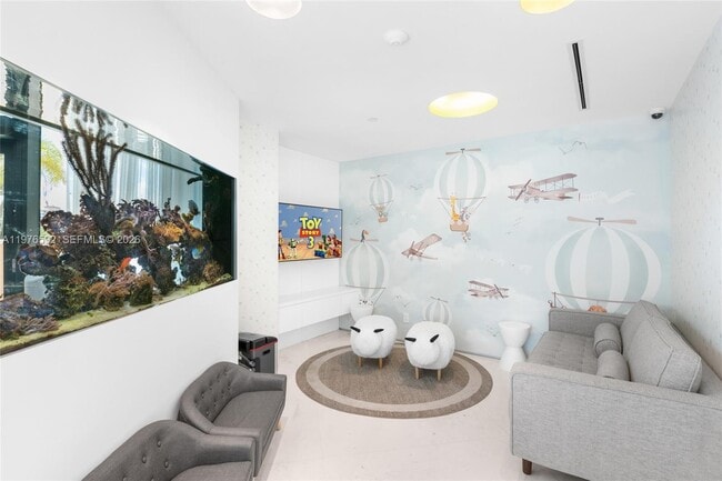 Building Photo - 300 South Pointe Dr