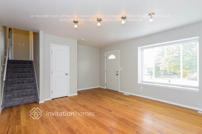 Building Photo - 227 Poppy St