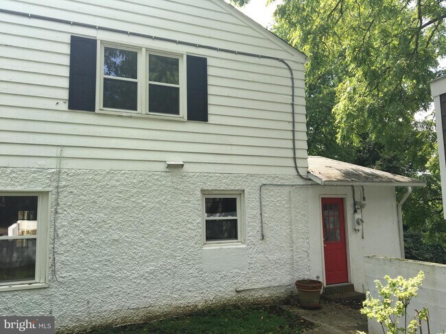 Building Photo - 881 Dolley Madison Blvd