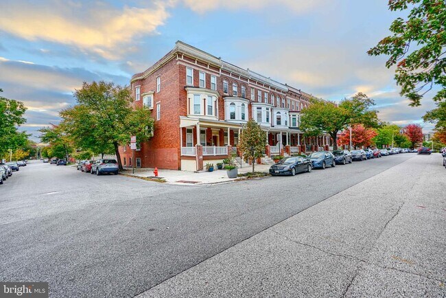 Building Photo - 2200 Brookfield Ave