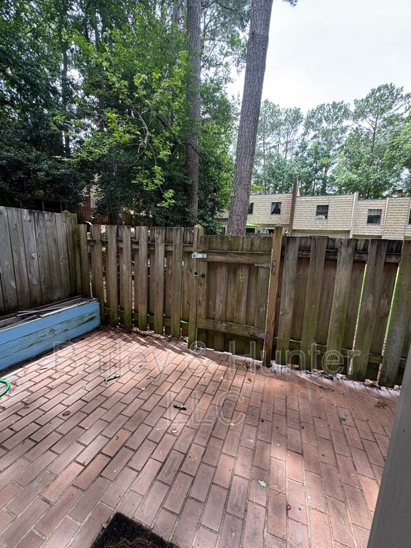 Building Photo - 1327 Woodstone Ter