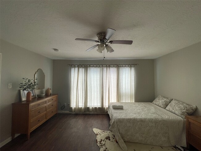 Building Photo - 15630 Pine Mountain Dr