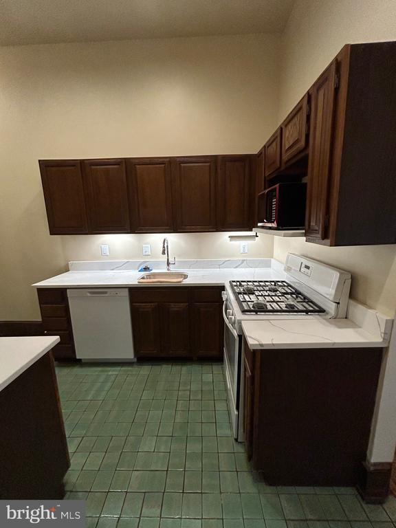 Building Photo - 2352 Eutaw Pl