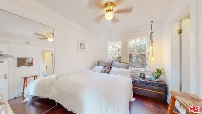 Building Photo - 402 N Venice Blvd