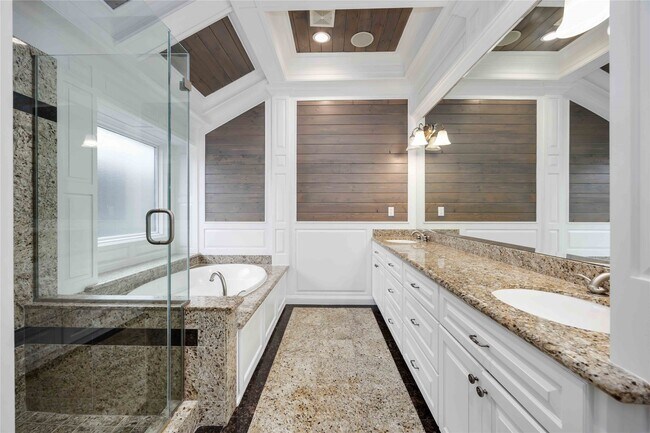 Building Photo - 4031 Fernwood Dr