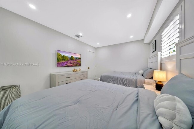 Building Photo - 129 Nautilus Dr