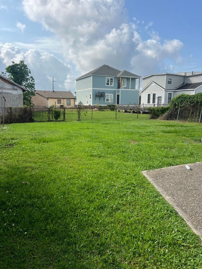 Building Photo - Eagle Duplex