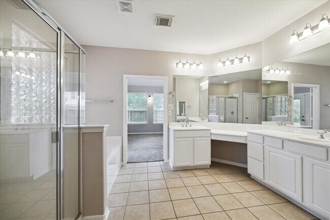 Building Photo - 4422 Roundtree Ln