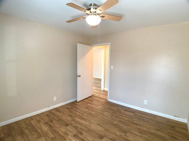 Building Photo - 719 Spees Dr