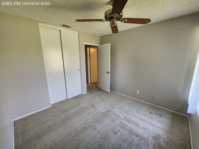 Building Photo - Riverside 4 bedroom Home