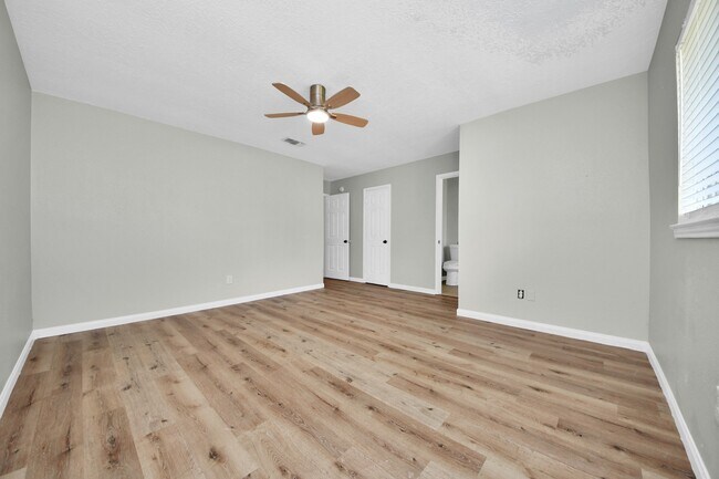 Building Photo - 22303 Acorn Chase Dr