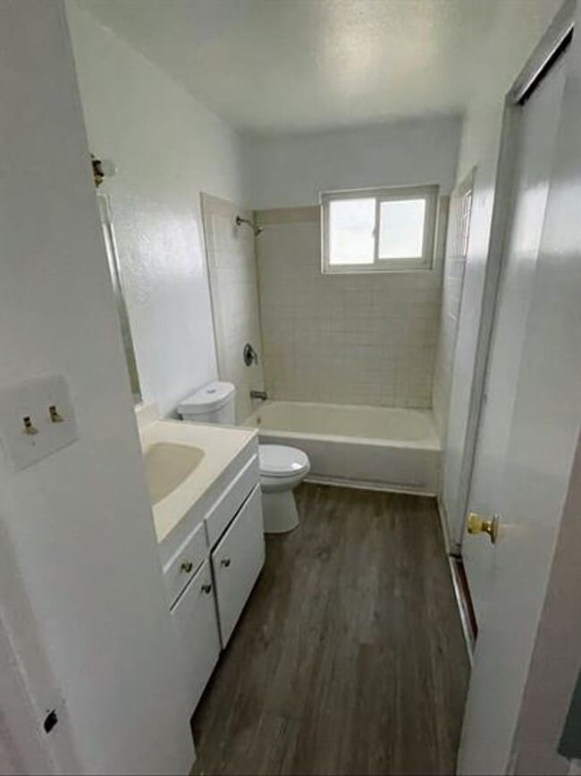 Building Photo - 2482 Chanslor St