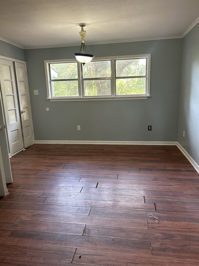 Building Photo - 1203 Caroline Dr