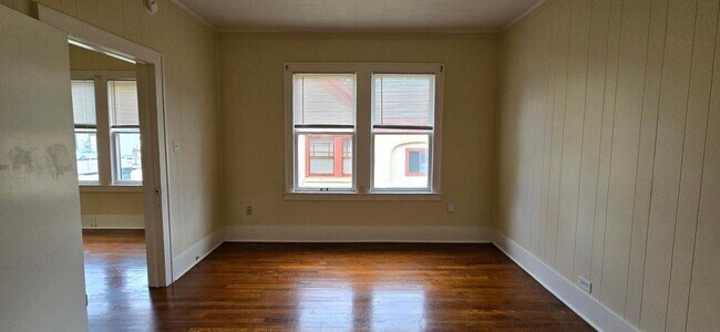 Building Photo - 420 S Spring Ave